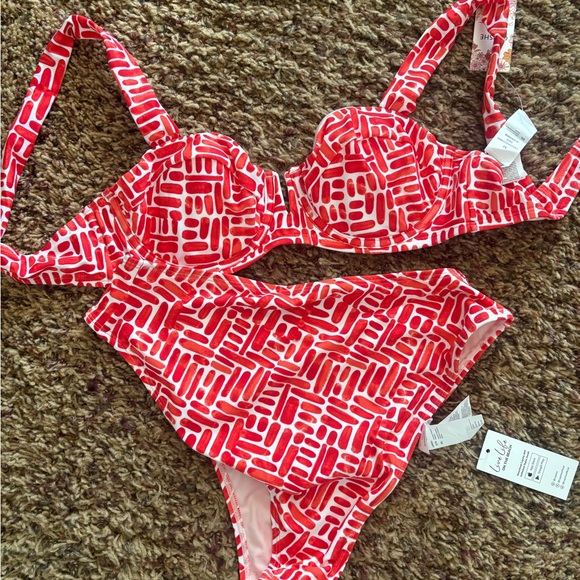 Red Patterned Bikini Set - Picture 4 of 7